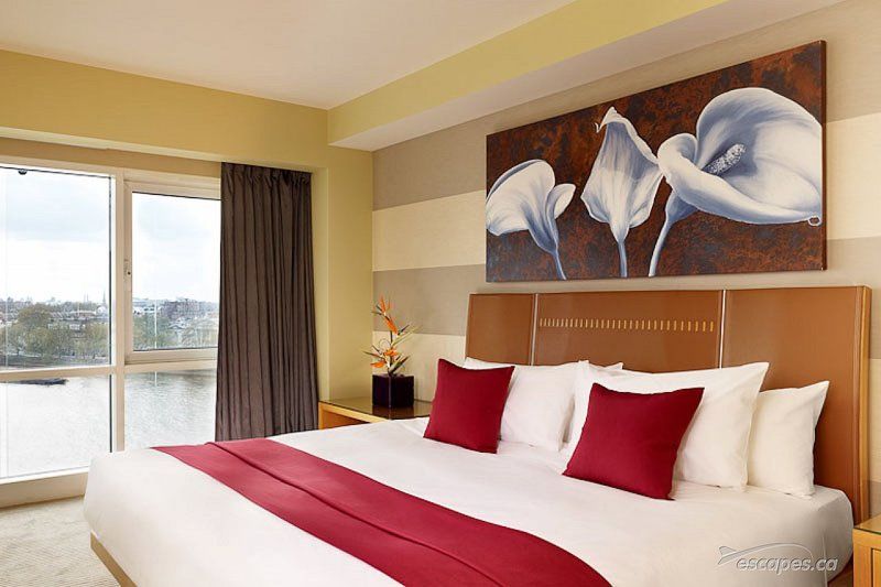 لندن Plaza On The River المظهر الخارجي الصورة A bedroom at the hotel